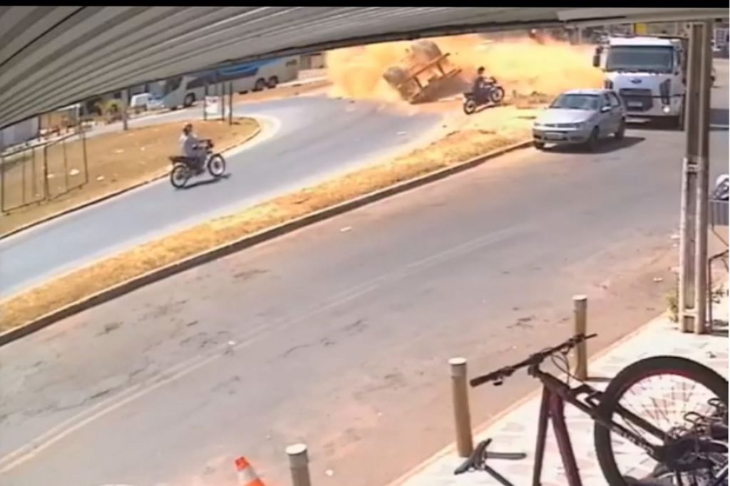 Carreta tomba Trindade Goias