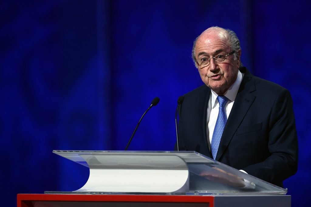 Blatter mostra “alívio” após audiências sobre suposto pagamento ilícito a Platini