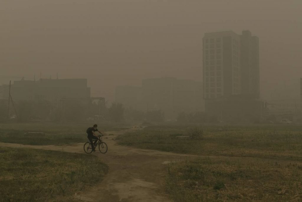 SAKHA, RUSSIA - AUGUST 13: Blanket of smog covers the city as air pollution increases due to the ongoing wildfires around the village of Kharyyalakh in Sakha, Russia on August 13, 2021. (Photo by Ivan Nikiforov/Anadolu Agency via Getty Images)