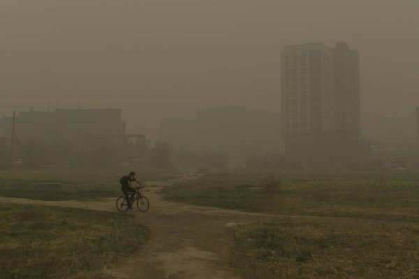 SAKHA, RUSSIA - AUGUST 13: Blanket of smog covers the city as air pollution increases due to the ongoing wildfires around the village of Kharyyalakh in Sakha, Russia on August 13, 2021. (Photo by Ivan Nikiforov/Anadolu Agency via Getty Images)