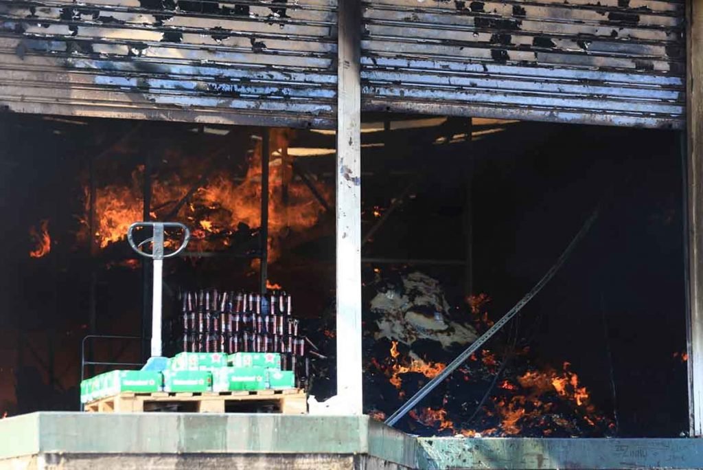 Incêndio em supermercado de Brasília chama a atenção