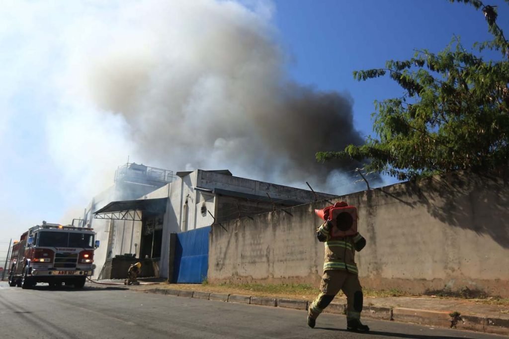 Incêndio em supermercado de Brasília chama a atenção