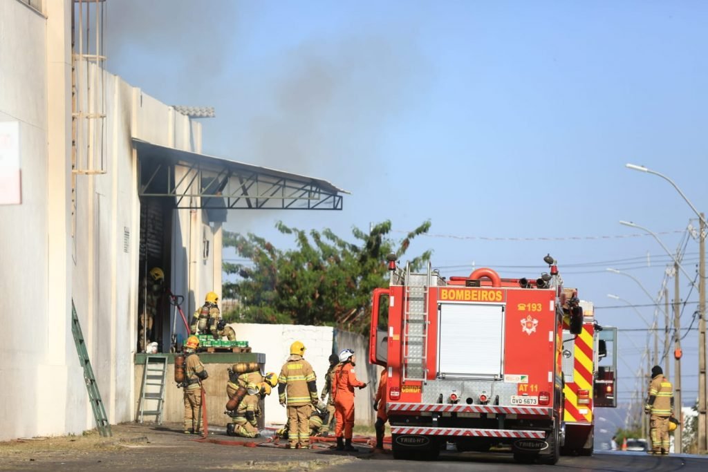 Incêndio em supermercado de Brasília chama a atenção