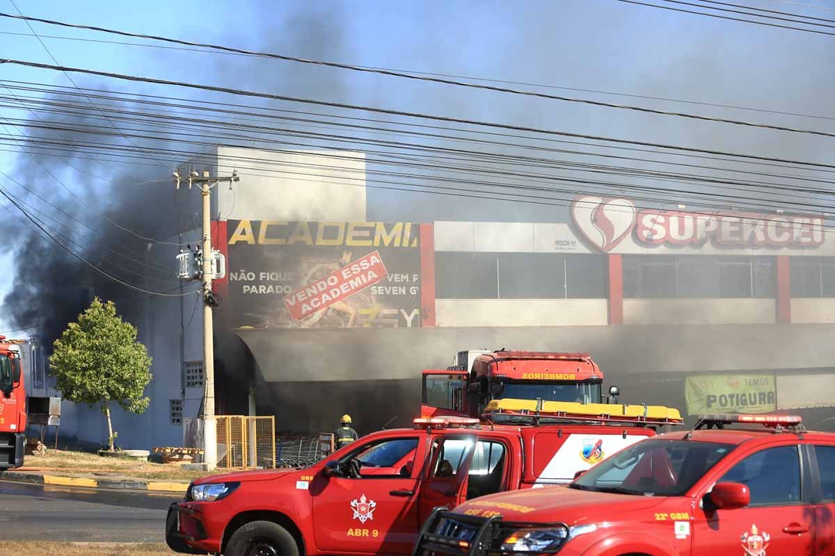 Incêndio em supermercado de Brasília chama a atenção