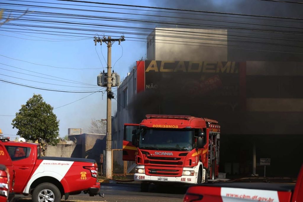 Incêndio em supermercado de Brasília chama a atenção