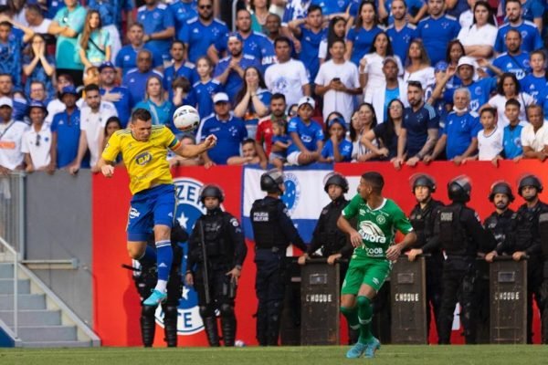 O Cabuloso voltou: América-MG e Cruzeiro fazem clássico em Brasília