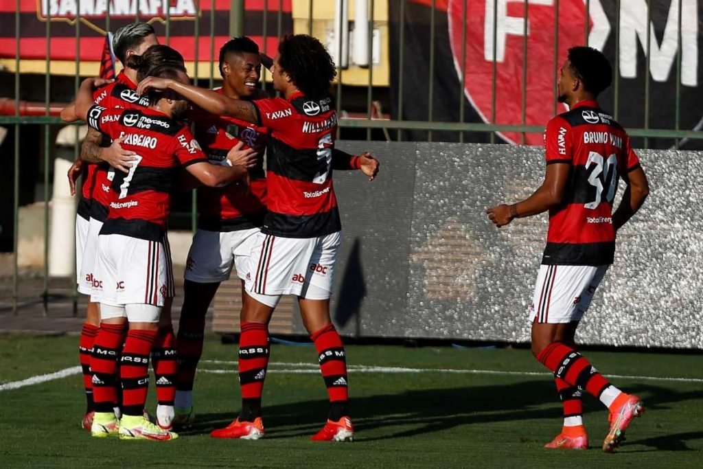 Vídeo: Flamengo é vítima de racismo da torcida do Olimpia