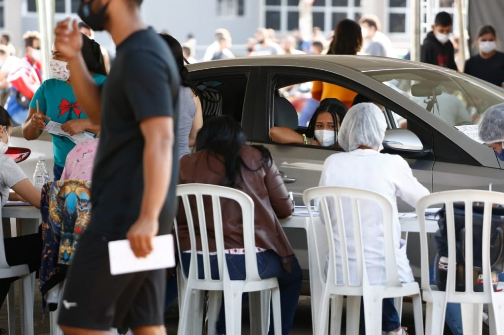vacinação de maiores de 18 anos em aparecida de goiÂnia, goiás