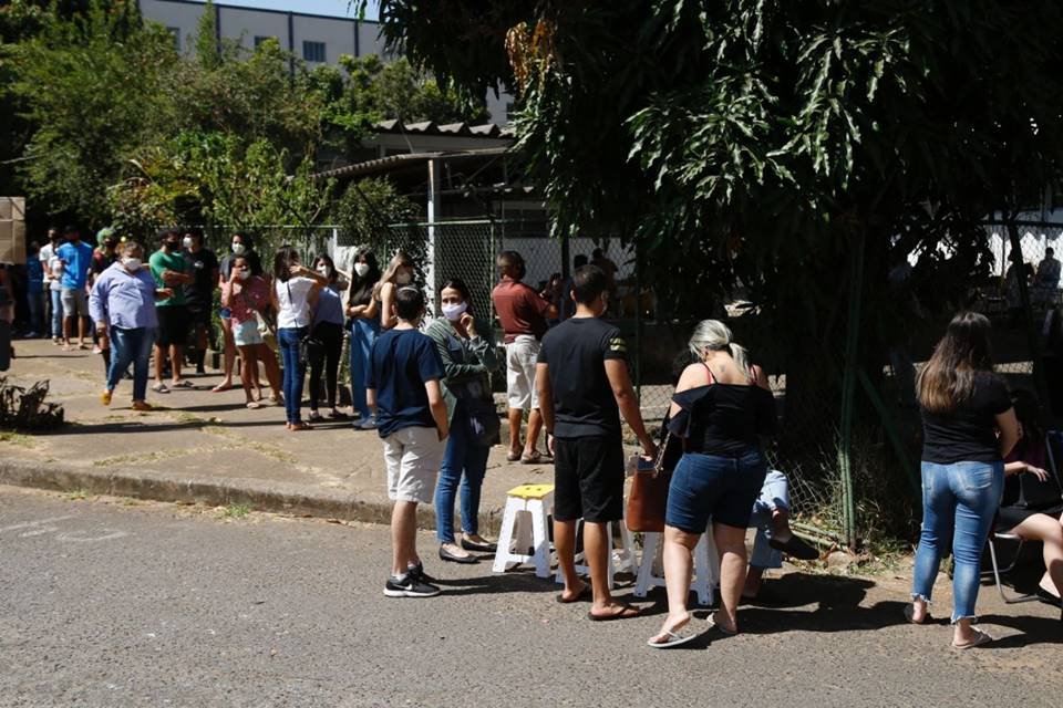 Vacinação de jovens de 18 e 19 anos no DF