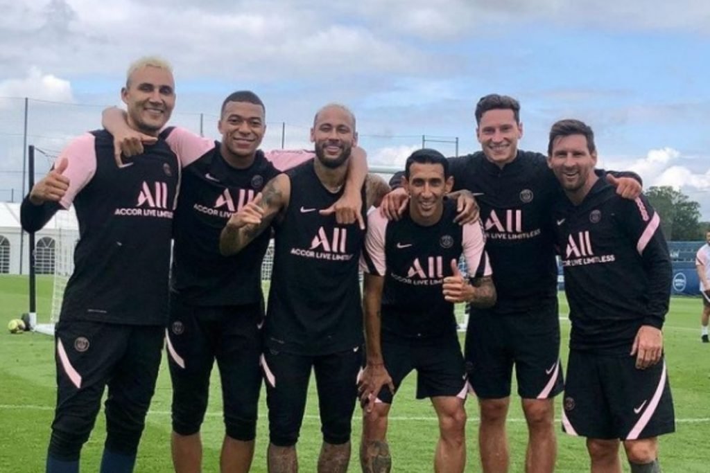 Time com Neymar, Messi e Mbappé PSG
