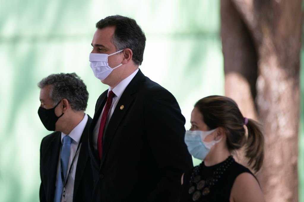O presidente do Senado, Rodrigo Pacheco (DEM-MG), chega para reunião com o presidente do Supremo Tribunal Federal (STF), ministro Luiz Fux