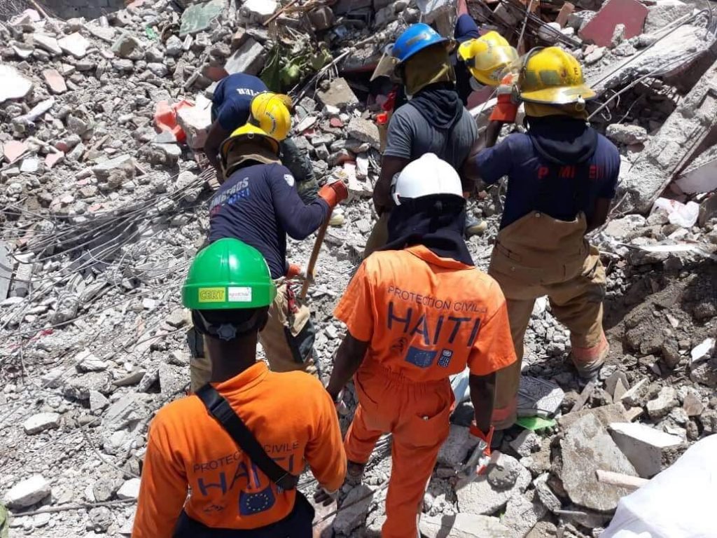 Trabalho de resgate no Haiti