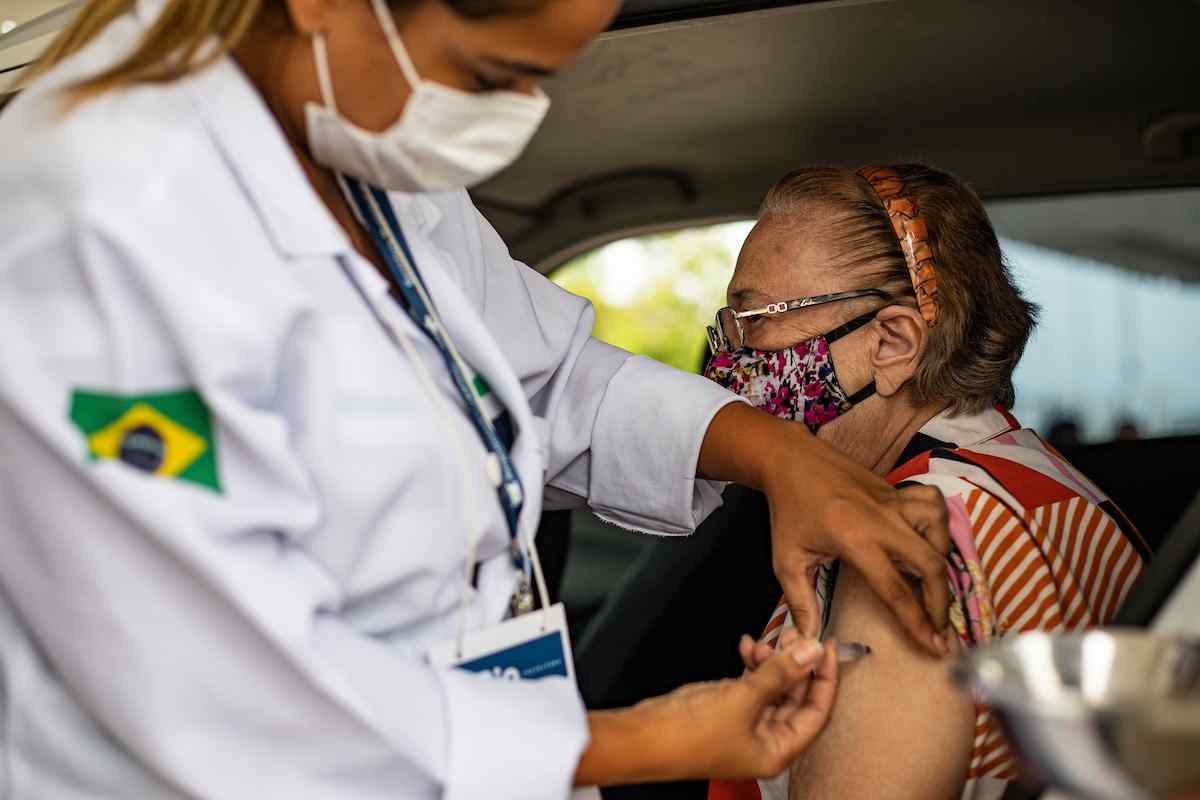 Vacinação de idosos no Rio