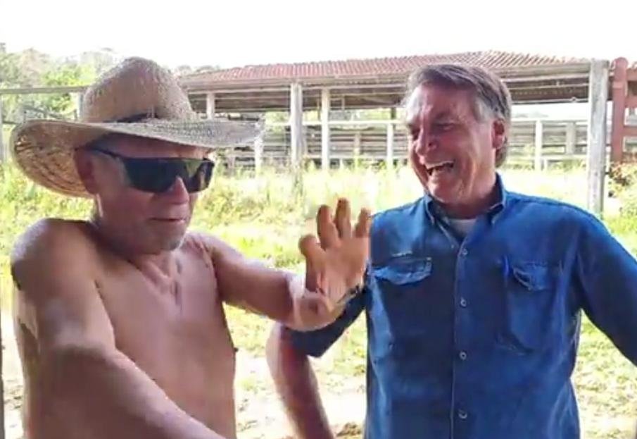 Bolsonaro visita fazenda onde viveu por três anos quando adolescente