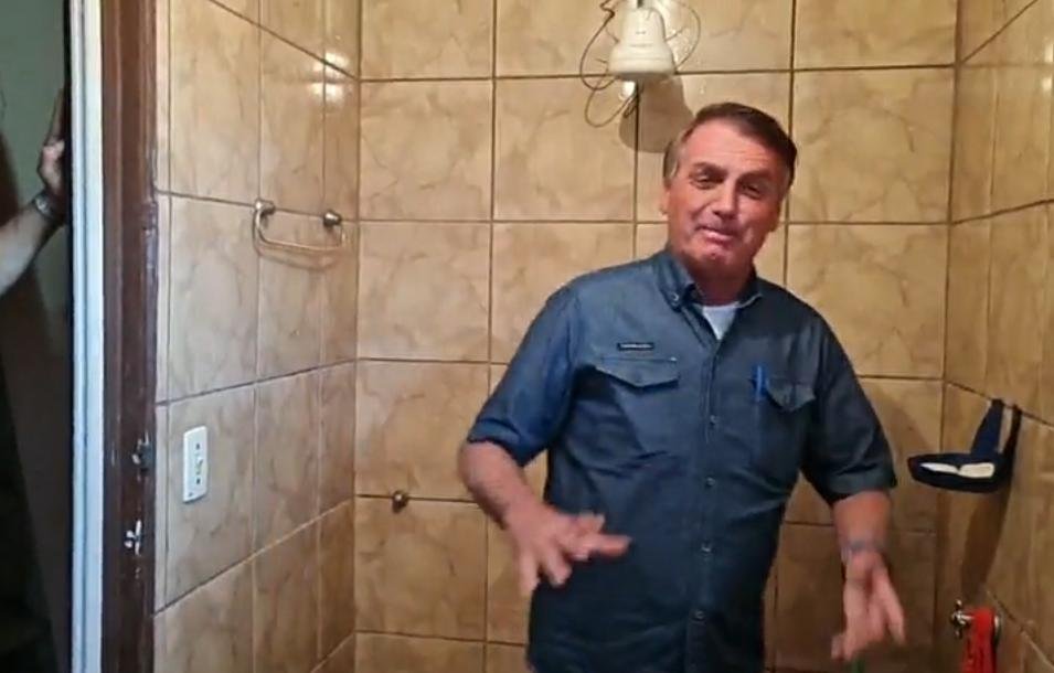 Bolsonaro visita fazenda onde viveu por três anos quando adolescente