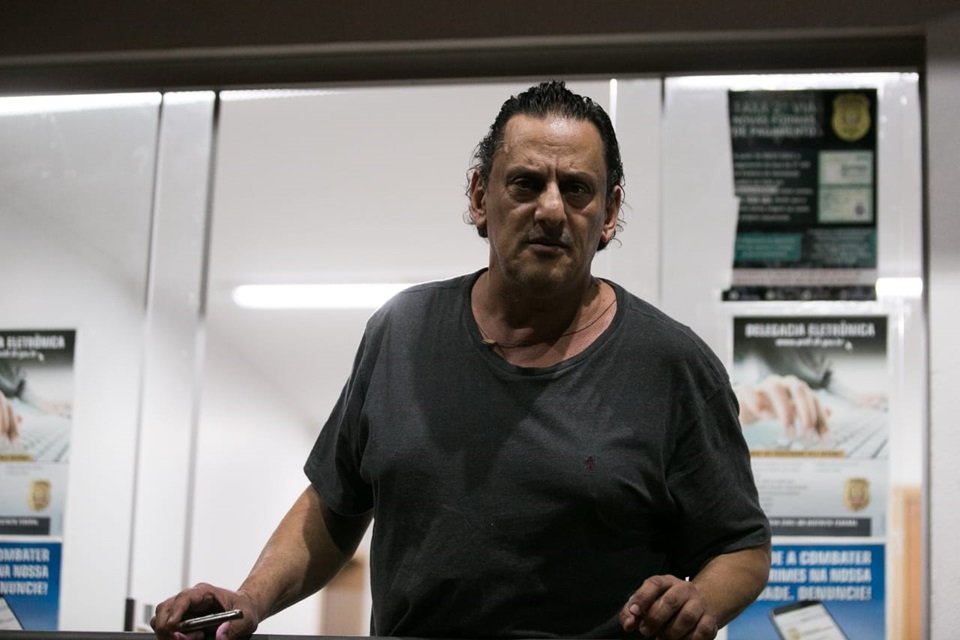 Frederick Wassef ao sair da 10ª DP