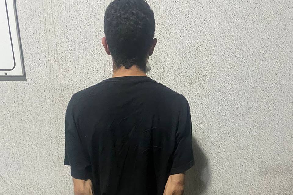 homem se passava por polícia para perseguir pessoas e cometer roubos em goiânia, goiás