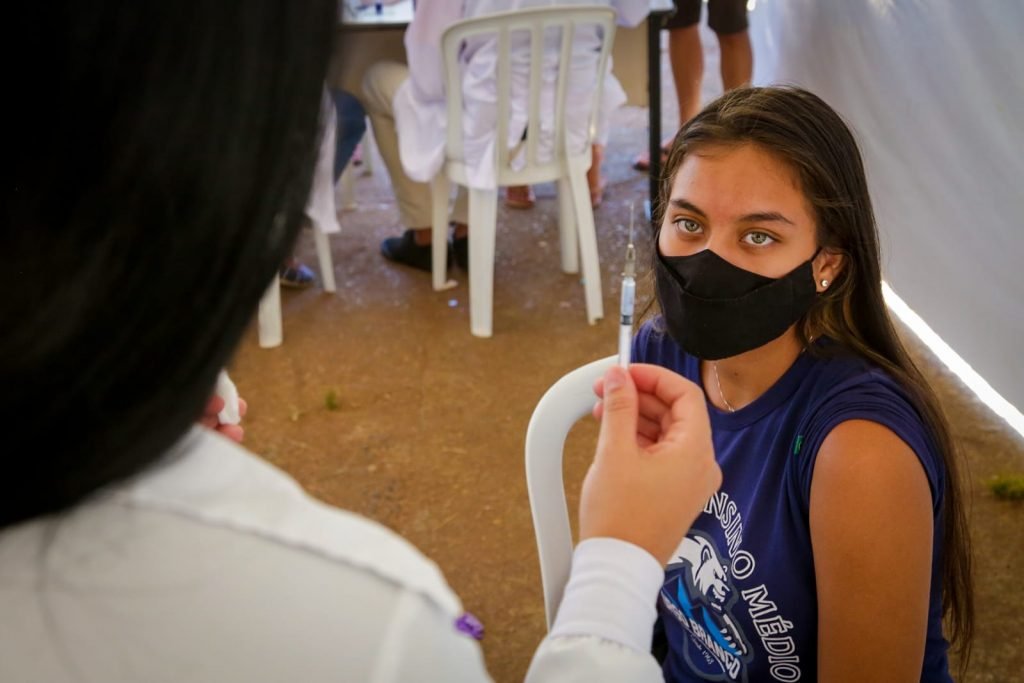 Começa a vacinação contra a Covid-19 para adolescentes com 17 anos. ( UBS 1 do Núcleo Bandeirante )