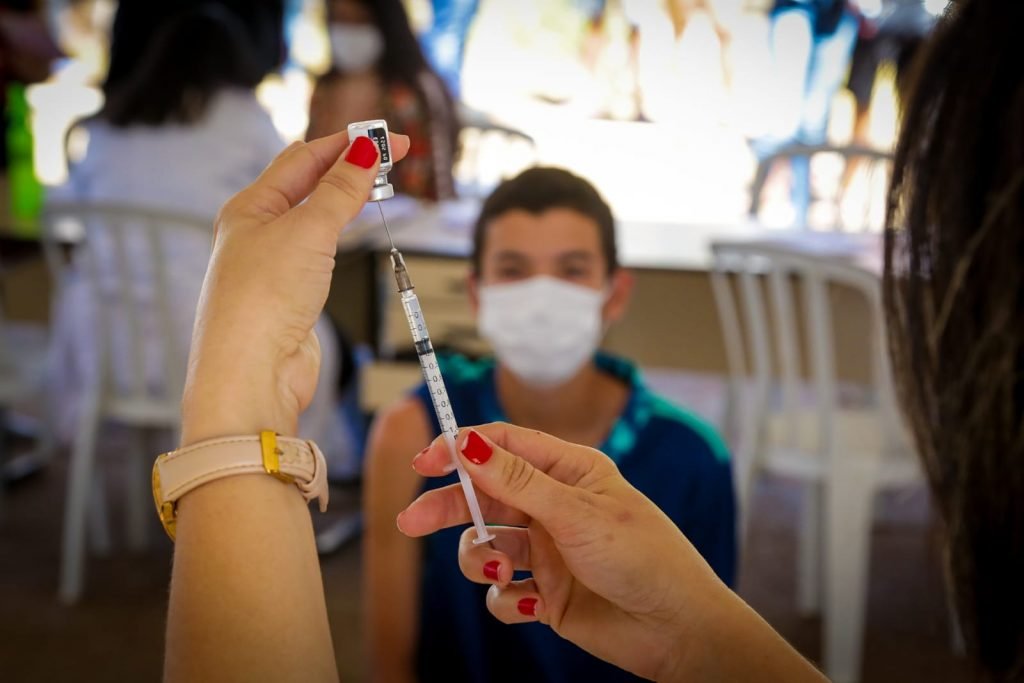 Começa a vacinação contra a Covid-19 para adolescentes com 17 anos. ( UBS 1 do Núcleo Bandeirante )