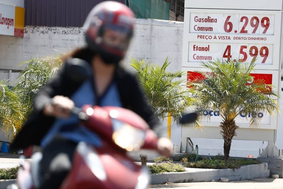 gasolina puxa alta da inflação e goiânia lidera variação no brasil