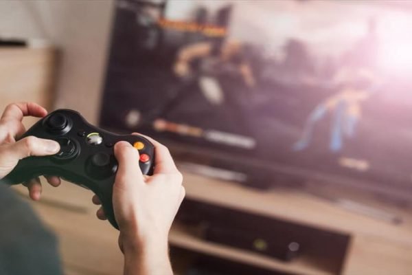 Após queda no imposto, especialistas opinam se é hora de comprar o PS5