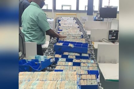 Dinheiro apreendido pela PF na operação Kryptos no Rio de Janeiro