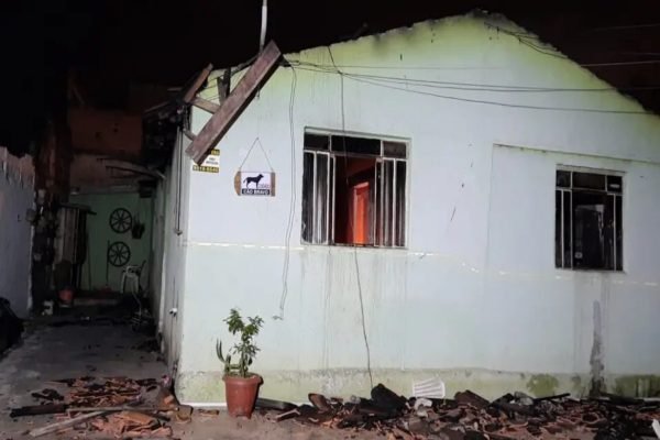 Paraná homem ateia fogo dentro da própria casa e morre perto do local
