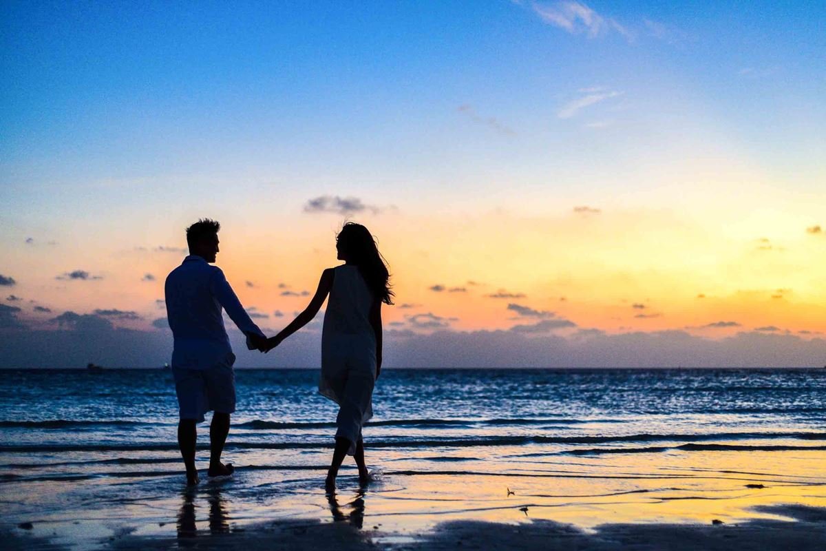 “Amor de verão” ganha explicação científica. Entenda mais sobre o assunto