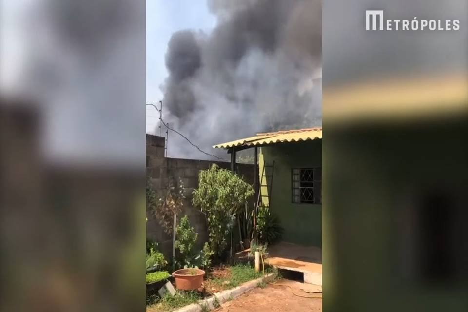 Incêndio ameaça incendiar casas no DF