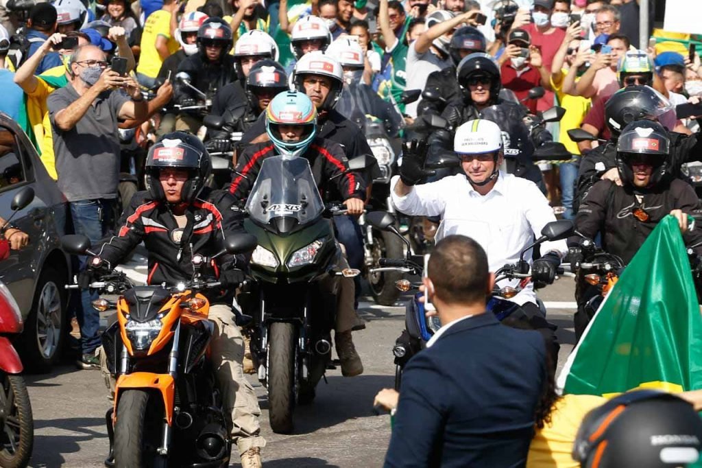 Bolsonaro participa de primeira motociata em Goiânia 1