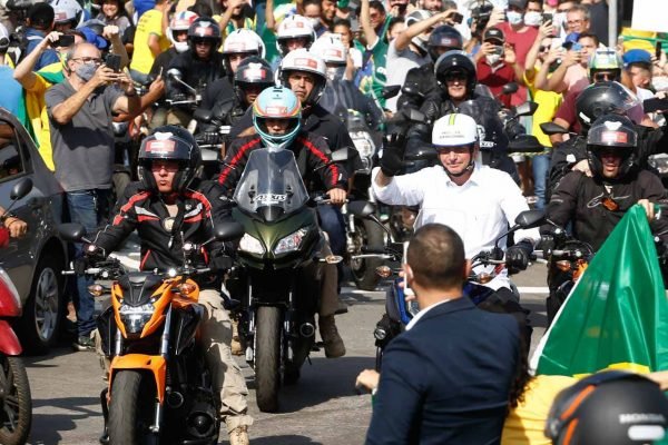 Bolsonaro participa de primeira motociata em Goiânia 1