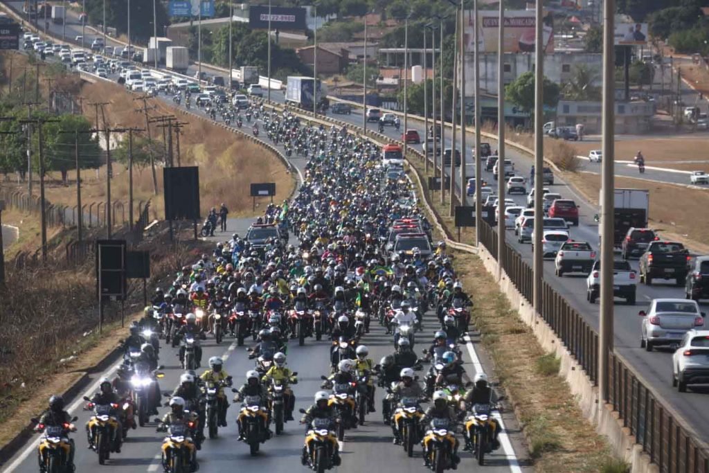 Bolsonaro participa de primeira motociata em Goiânia 6