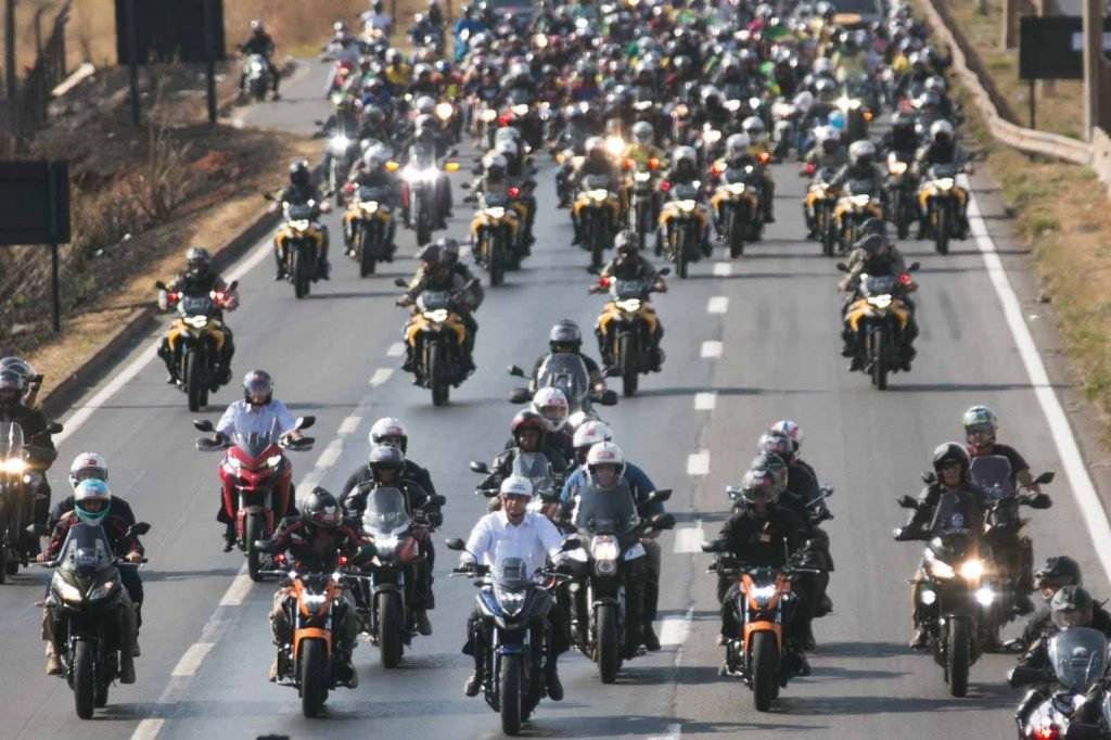 Bolsonaro participa de primeira motociata em Goiânia 6