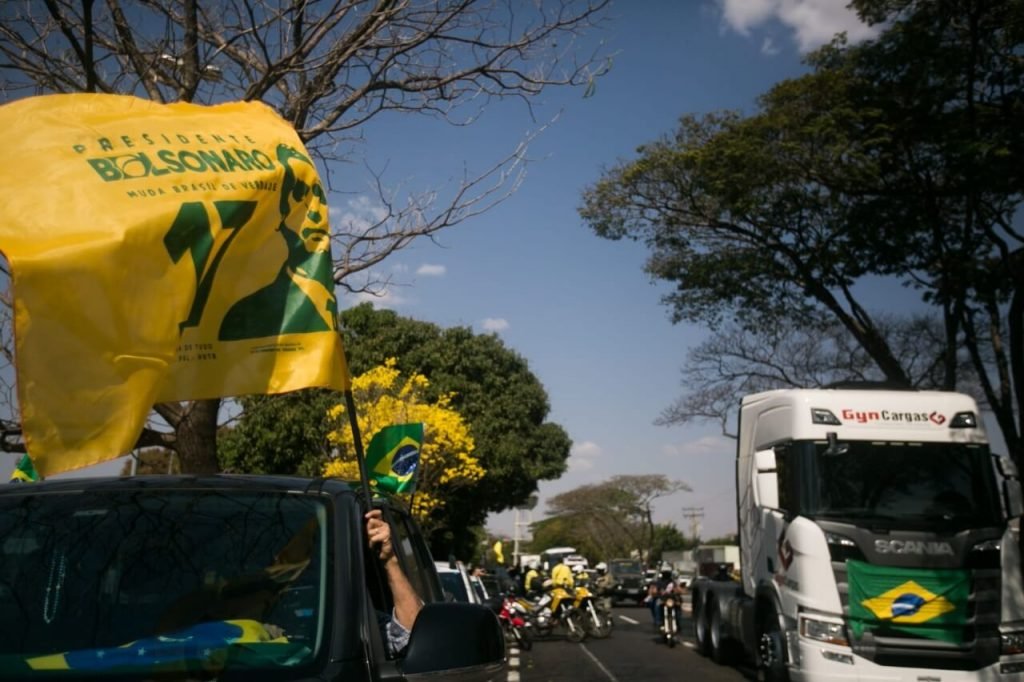 Bolsonaro participa de primeira motociata em Goiânia 10