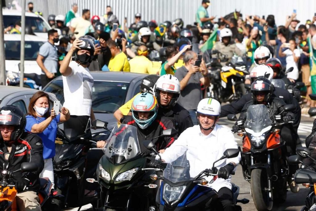 Bolsonaro participa de primeira motociata em Goiânia 10