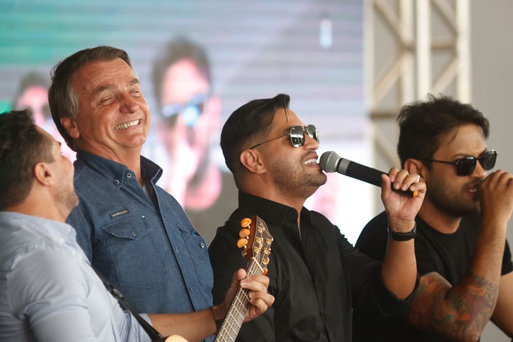 agenda bolsonaro goiania evento politico violão arma 1