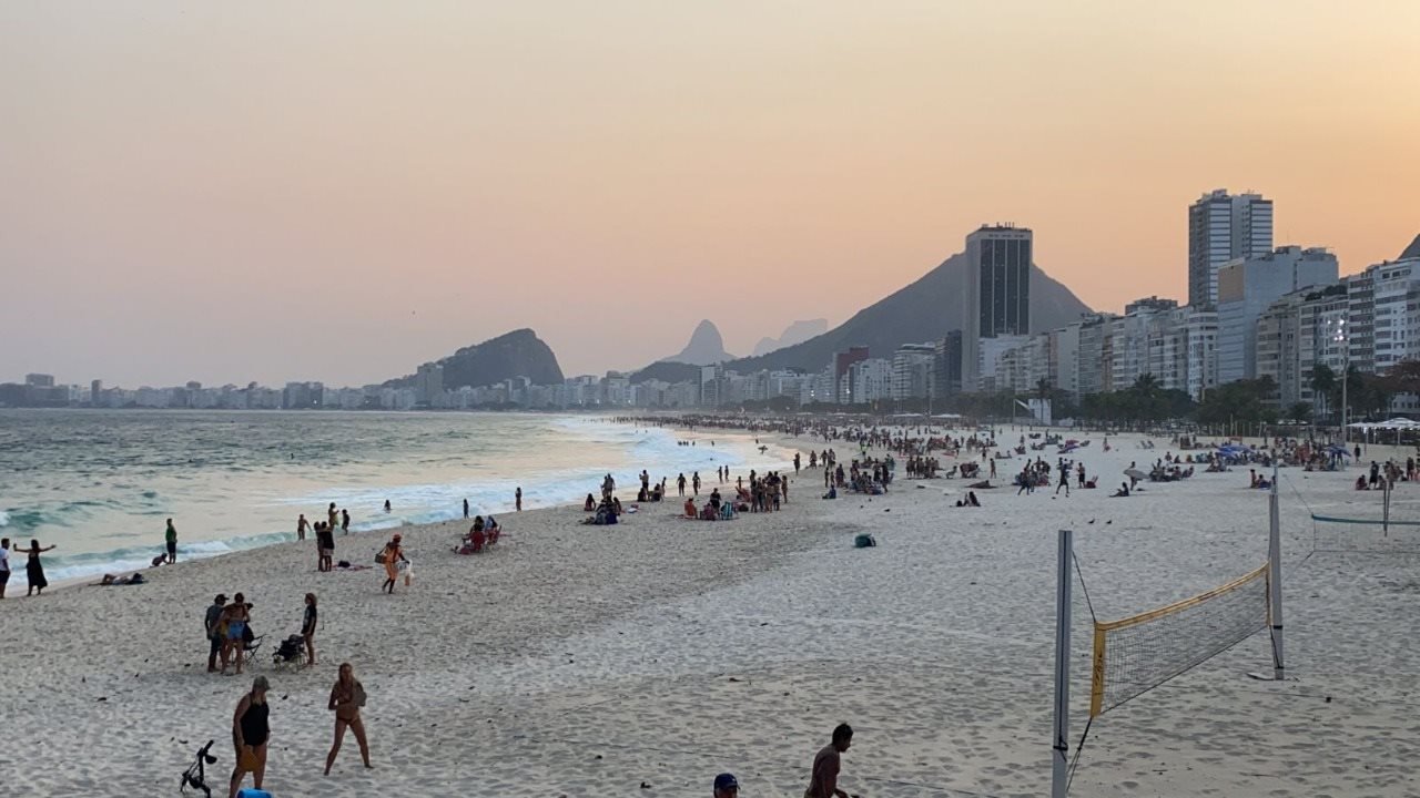 FIERJ realiza caminhada em Copacabana em apoio a Israel contra o terrorismo  - Super Rádio Tupi