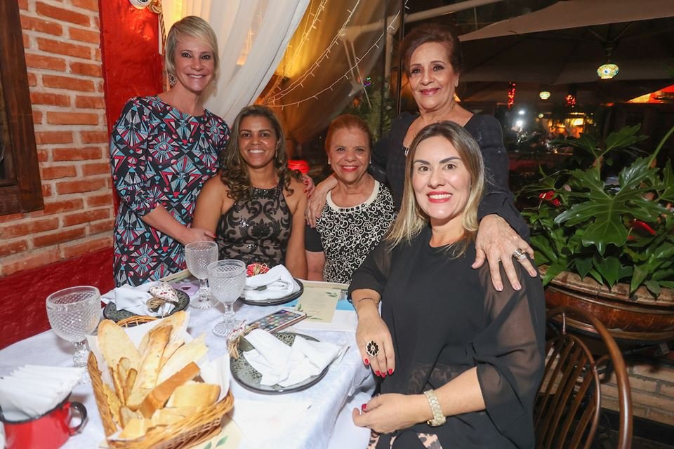 Lia Dinorah, Tathny Monteiro, Carminha Antoni, Lúcia Itapary e Fernanda Caixeta