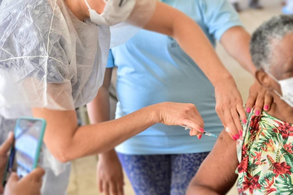 Aparecida de Goiânia inicia vacinação de dose de reforço em idosos