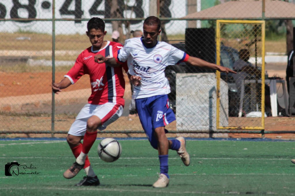 Partida de futebol amador