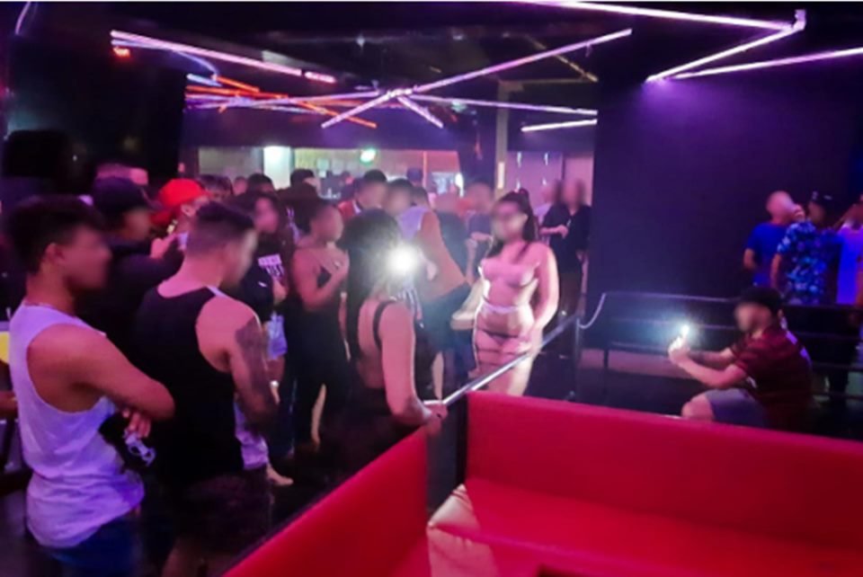 Consulado do Brasil em Londres tenta barrar instalação de boate de  'striptease' em prédio - ISTOÉ Independente