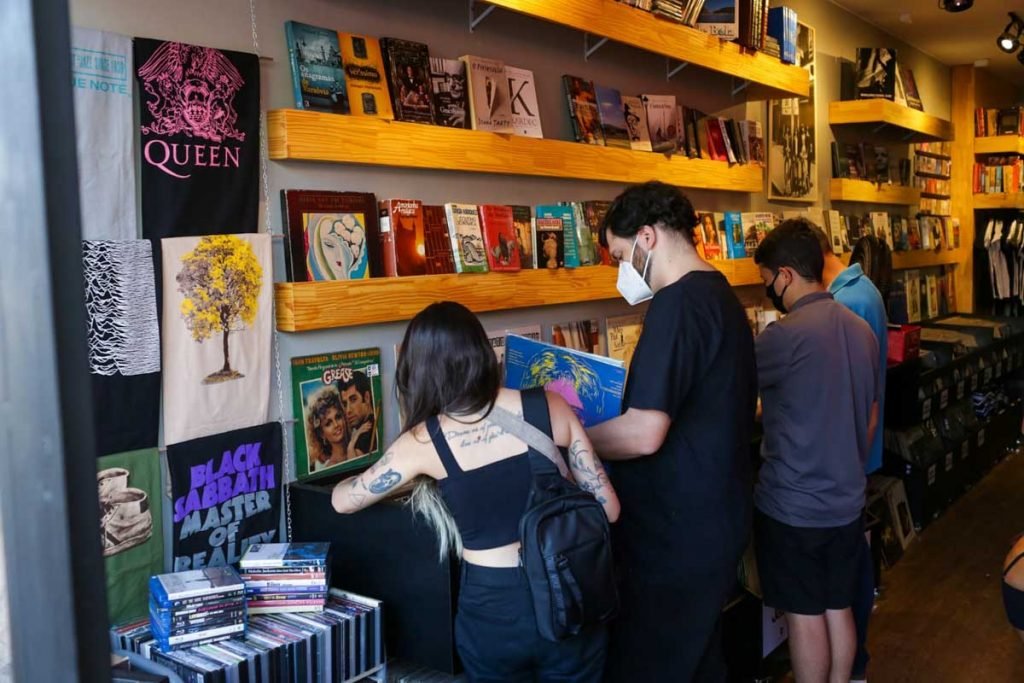 Lançamento do livro ZIP na Loja de discos Marcondes & Co