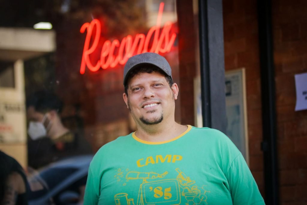 Lançamento do livro ZIP na Loja de discos Marcondes & Co