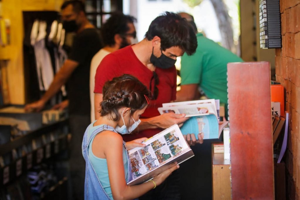 Lançamento do livro ZIP na Loja de discos Marcondes & Co