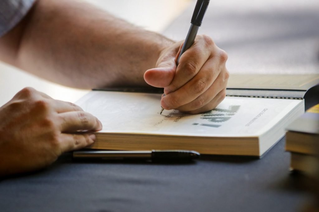 Lançamento do livro ZIP na Loja de discos Marcondes & Co