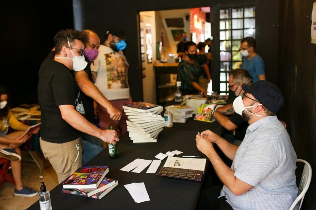 Lançamento do livro ZIP na Loja de discos Marcondes & Co