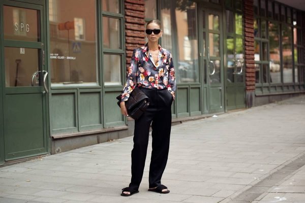 Look de street style com calça de alfaiataria