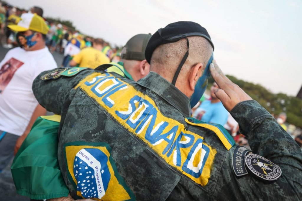 Apoiadores do Presidente Jair Bolsonaro fazem ato em frente ao Palácio do Planalto na tarde desta segunda-feira (06/09)