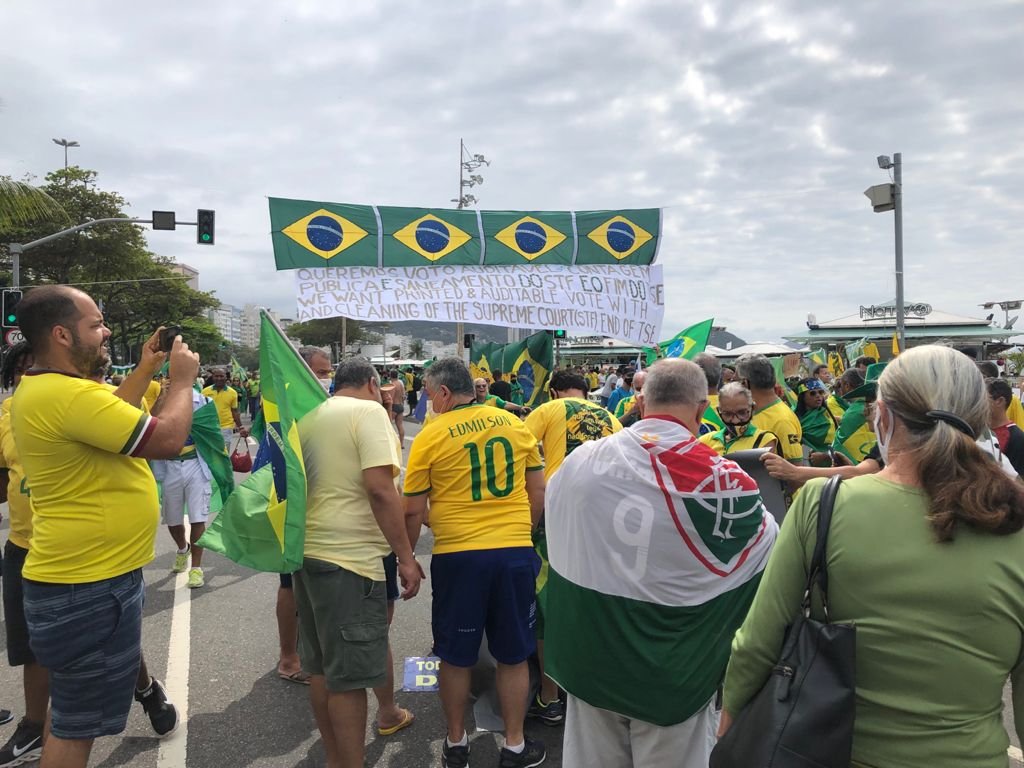 Apoiadores de Bolsonaro fizeram ato na Praia de Copacabana, no Rio de Janeiro