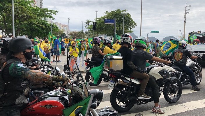 Motociclistas saíram do Maracanã, na Tijuca, para manifestação pró-Bolsonaro em Copacabana, no Rio
